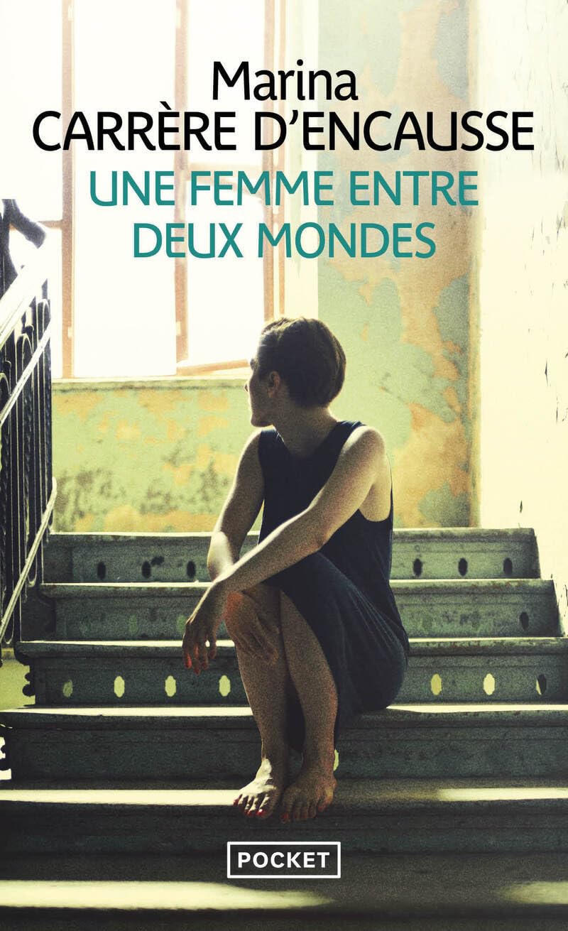 Une femme entre deux mondes - Livre d'occasion